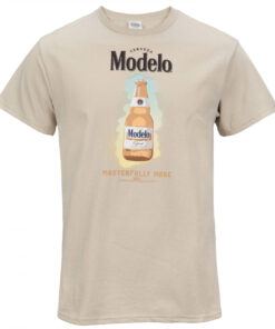 Modelo Masterfully Made Watercolor T-Shirt